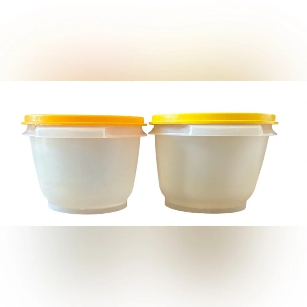 Vintage 4 piece Tupperware set-2 lids, 2 containers